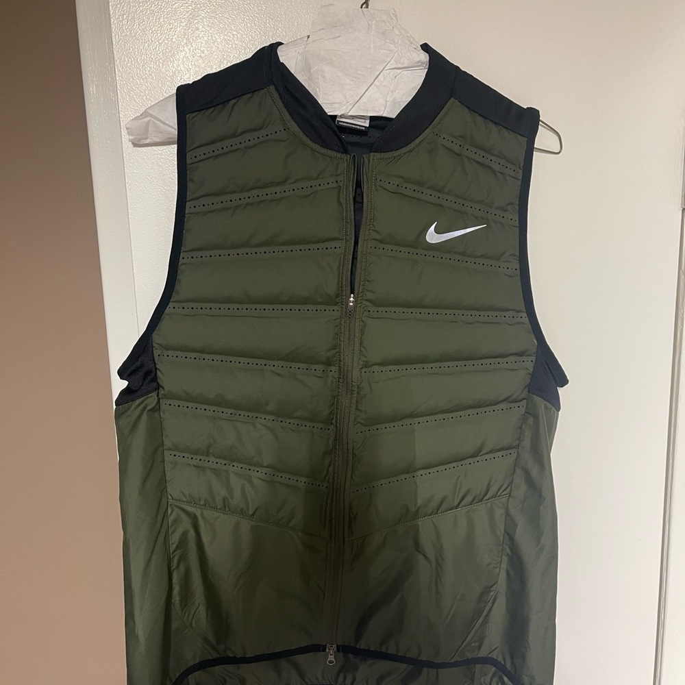 M/W Nike Runners vest. Never worn. New